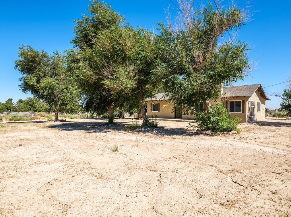 10101 Monte Vista Rd, Phelan, CA 92371-8369