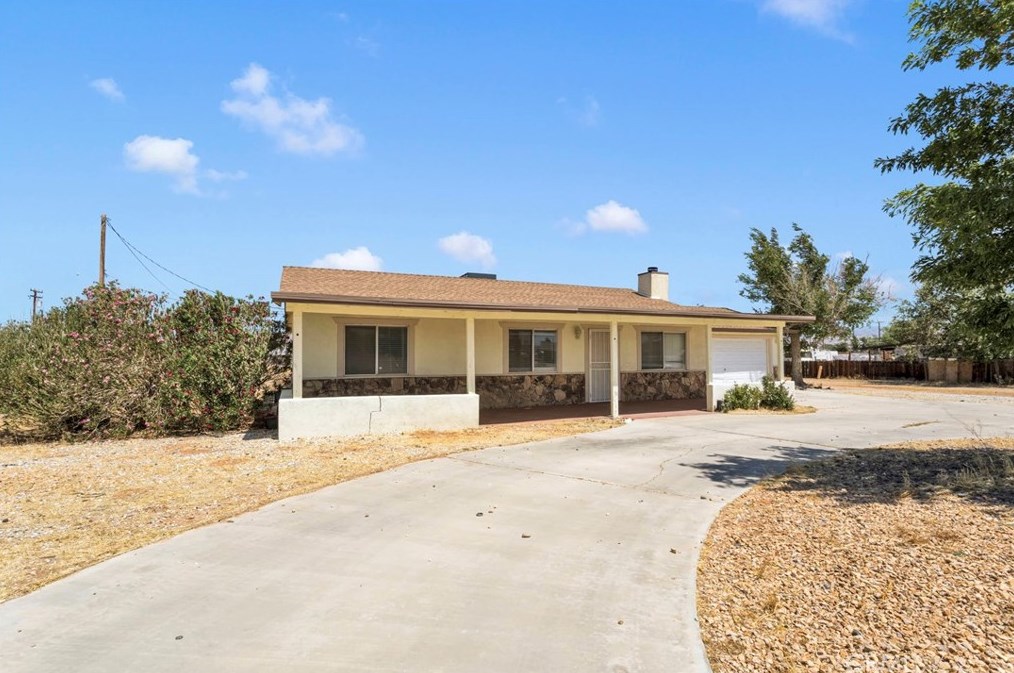 14753 Navajo Rd, Apple Valley, CA 92307-3908