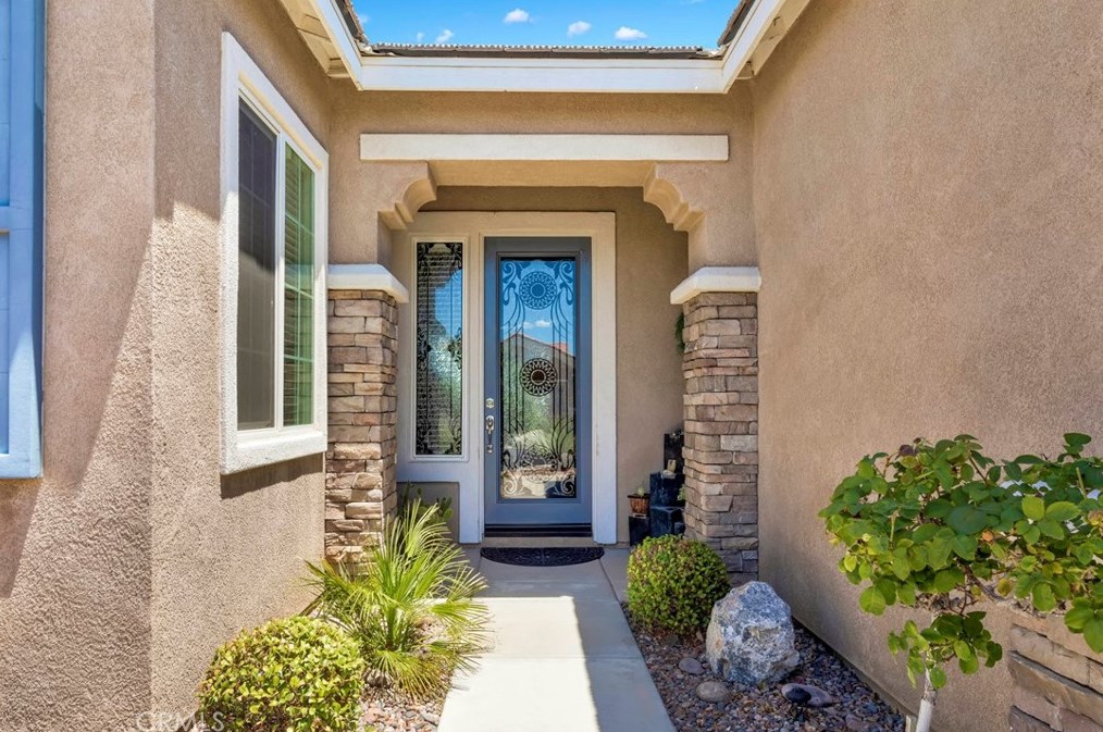 10299 Lakeshore Dr, Apple Valley, CA 92308-3367