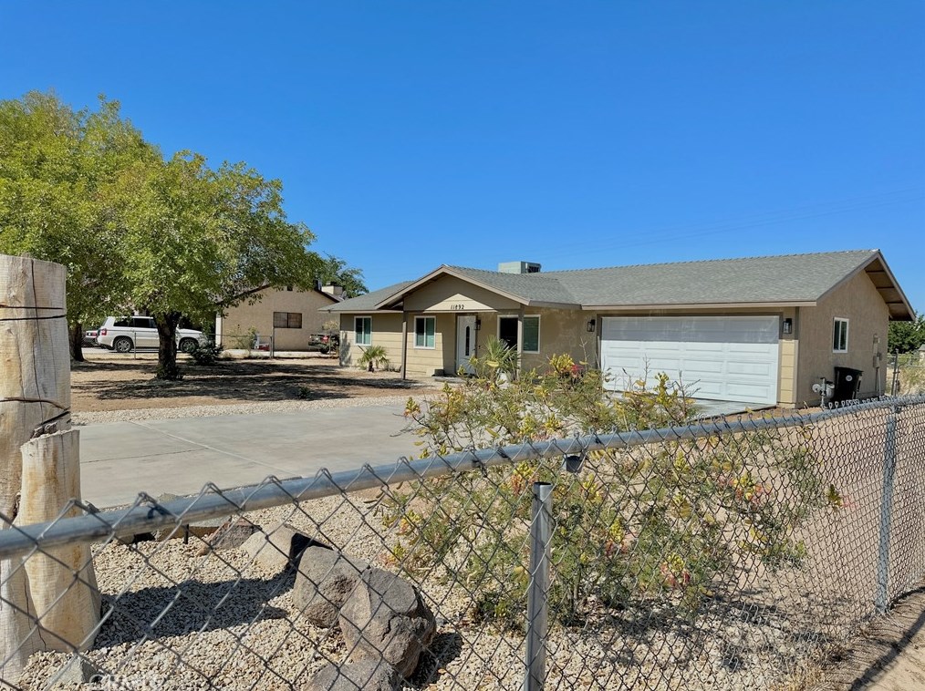 11892 Wapato Rd, Apple Valley, CA 92308-7649