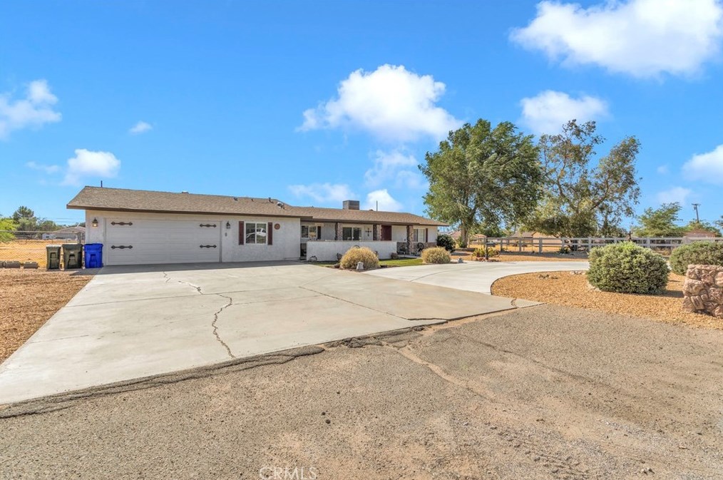 13640 Lakota Rd, Apple Valley, CA 92308-5804