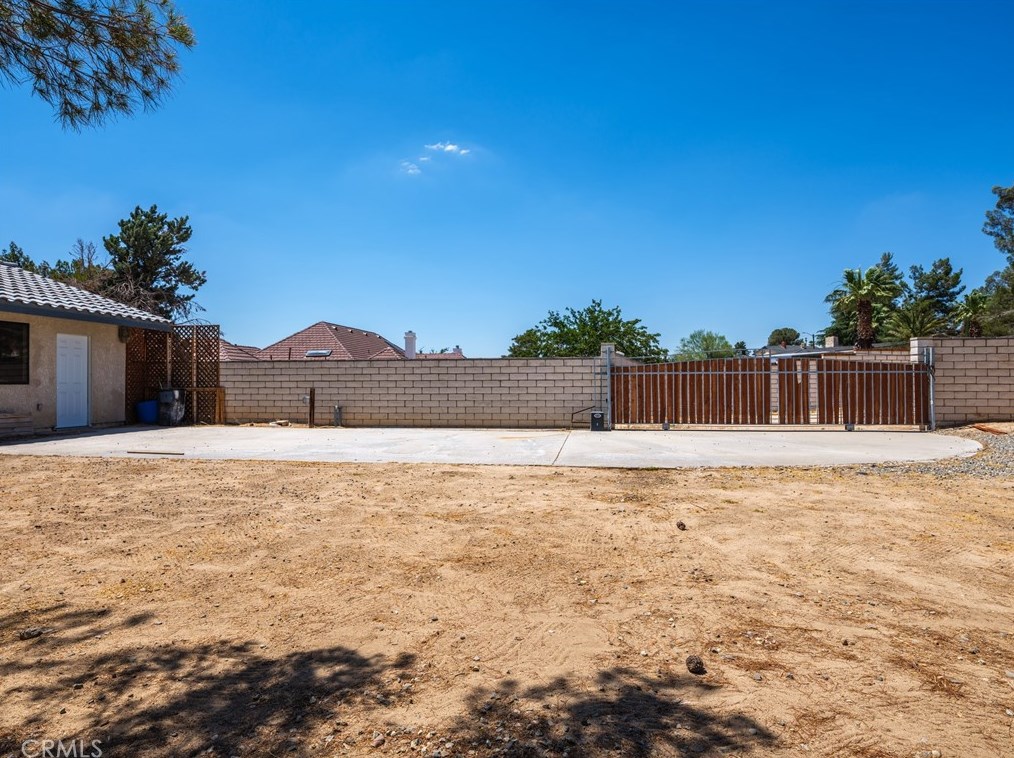 14795 Apple Valley Rd, Apple Valley CA  92307-5105 exterior