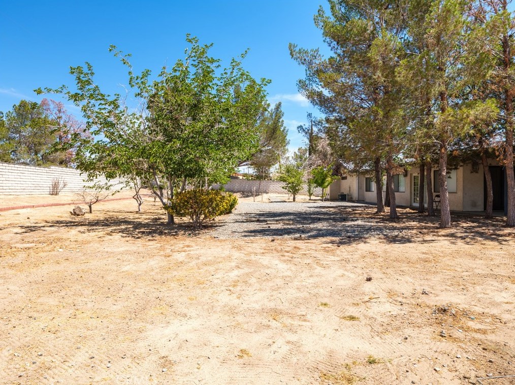 14795 Apple Valley Rd, Apple Valley CA  92307-5105 exterior