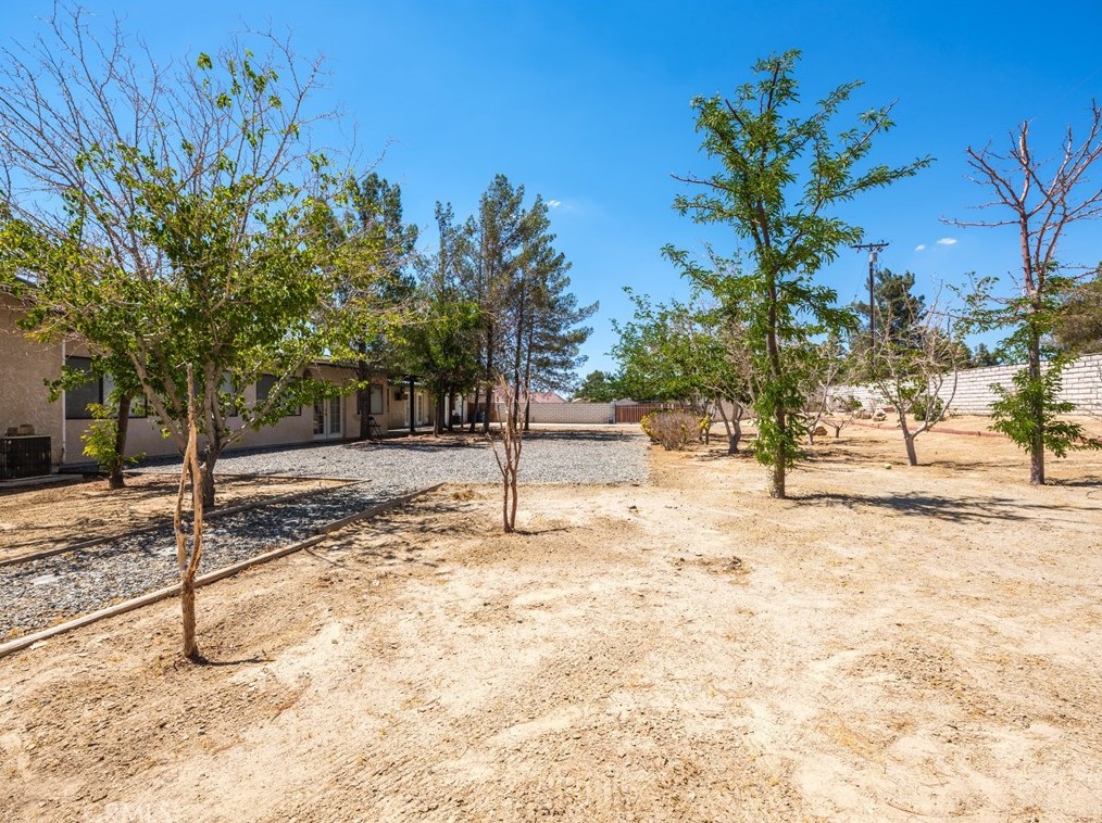 14795 Apple Valley Rd, Apple Valley CA  92307-5105 exterior