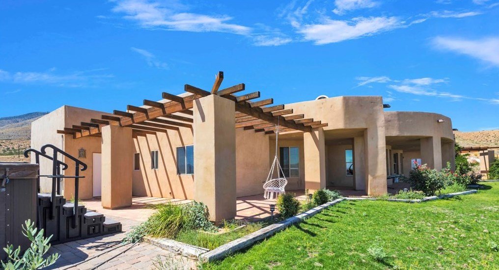 28282 Flicker St, Apple Valley, CA 92308