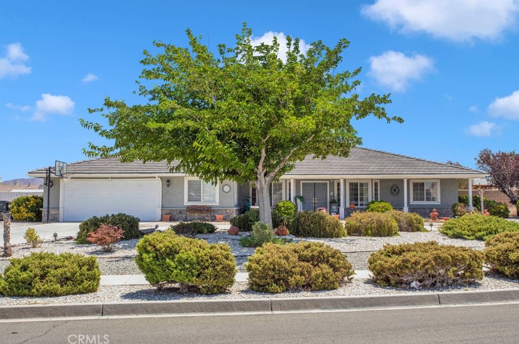 12381 Havasupi Rd, Apple Valley, CA 92308-5120