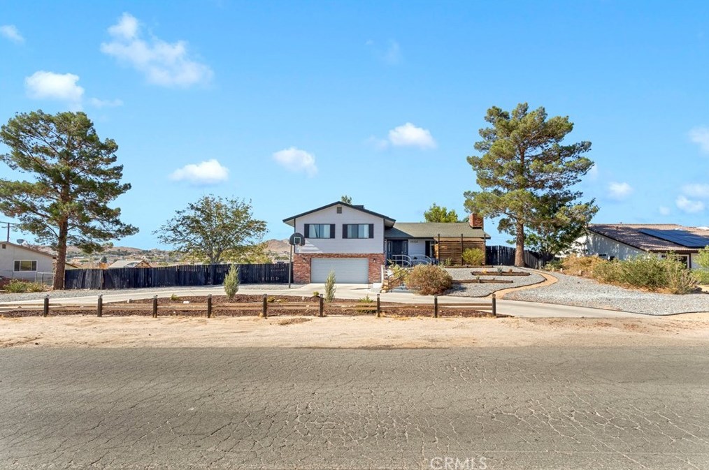 18326 Owatonna Rd, Apple Valley, CA 92307-4526