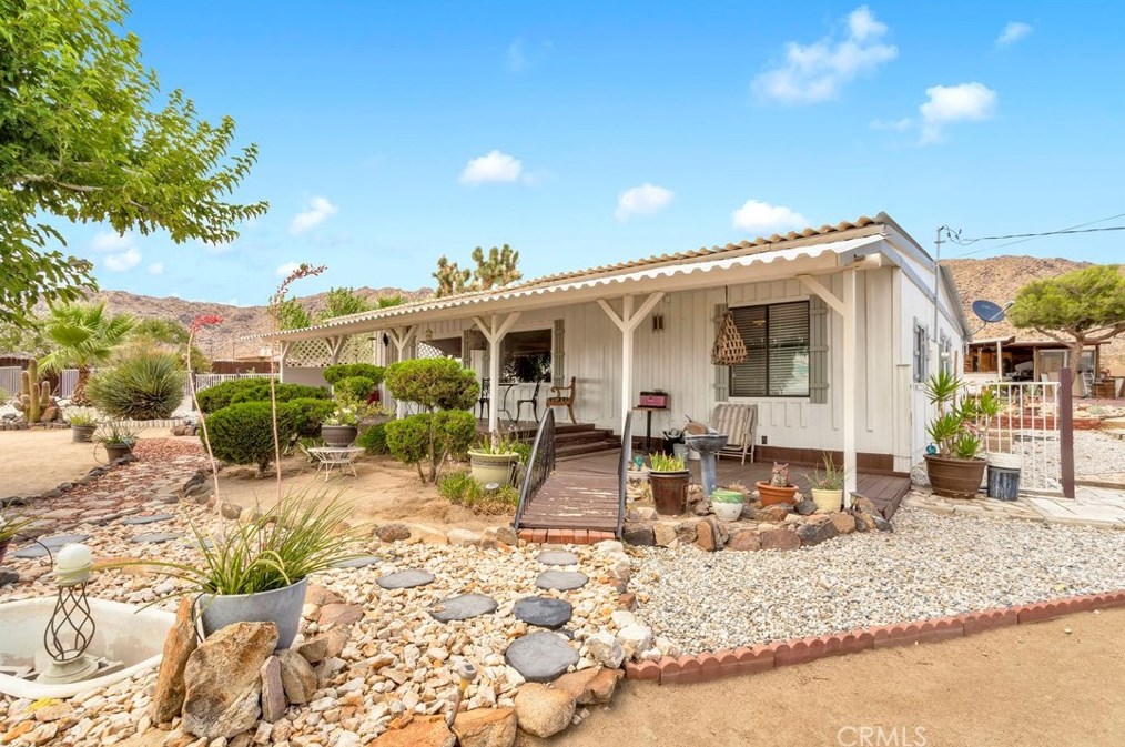 24772 Cuyama Rd, Apple Valley, CA 92307-2081
