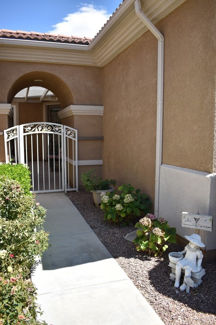 10713 Bridge Haven Rd, Apple Valley, CA 92308