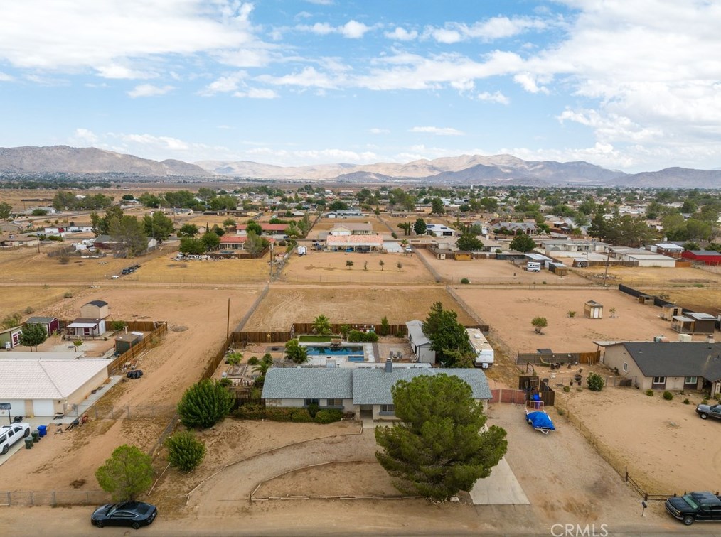 15545 Blackfoot Rd, Apple Valley, CA 92307-3206