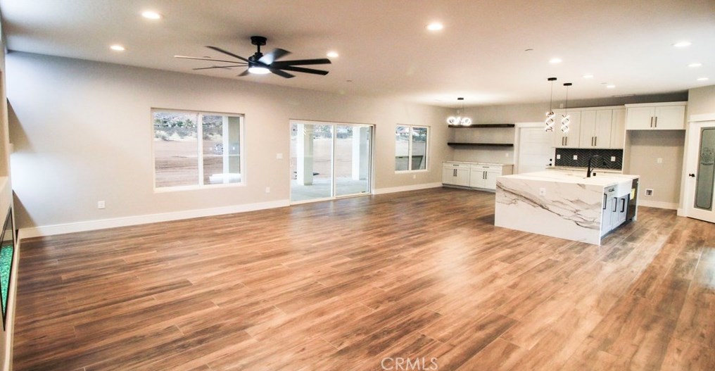 23782 Cahuilla Rd, Apple Valley, CA 92307-6715