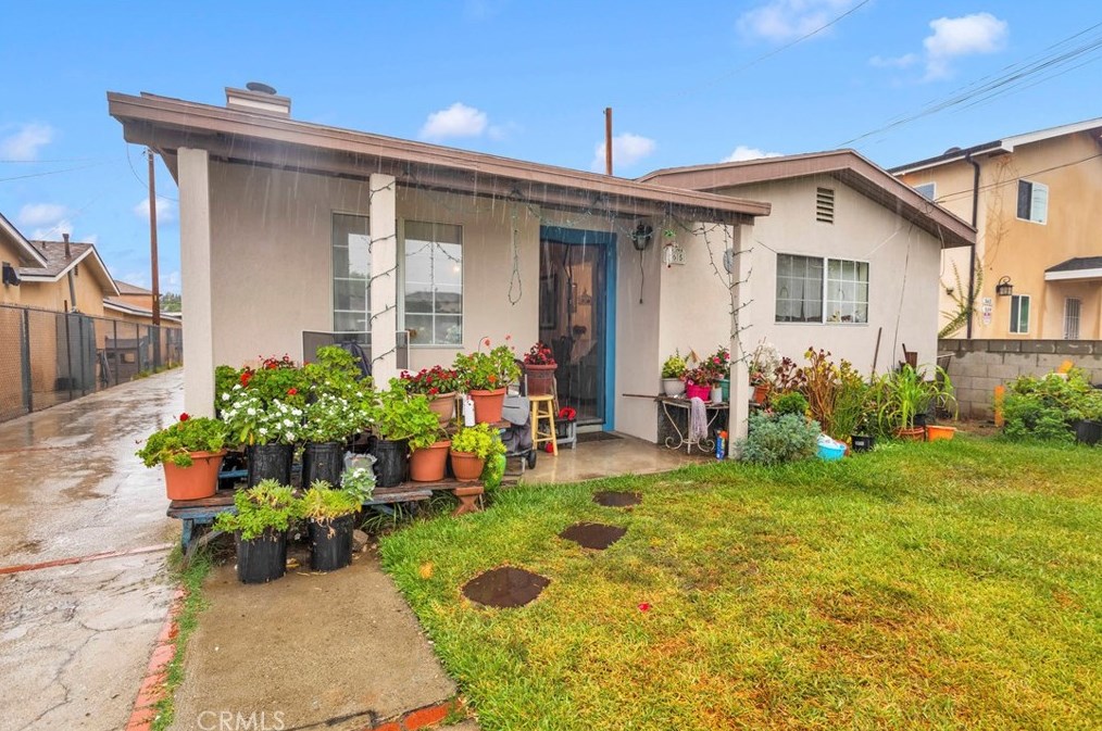 565 Arizona Ave, Los Angeles, CA 90022-1809