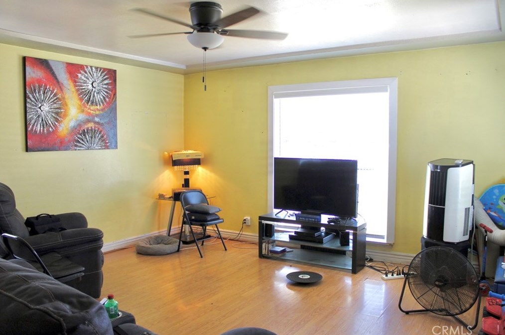 1719 Santa Fe Ave, Compton, CA 90221-1007