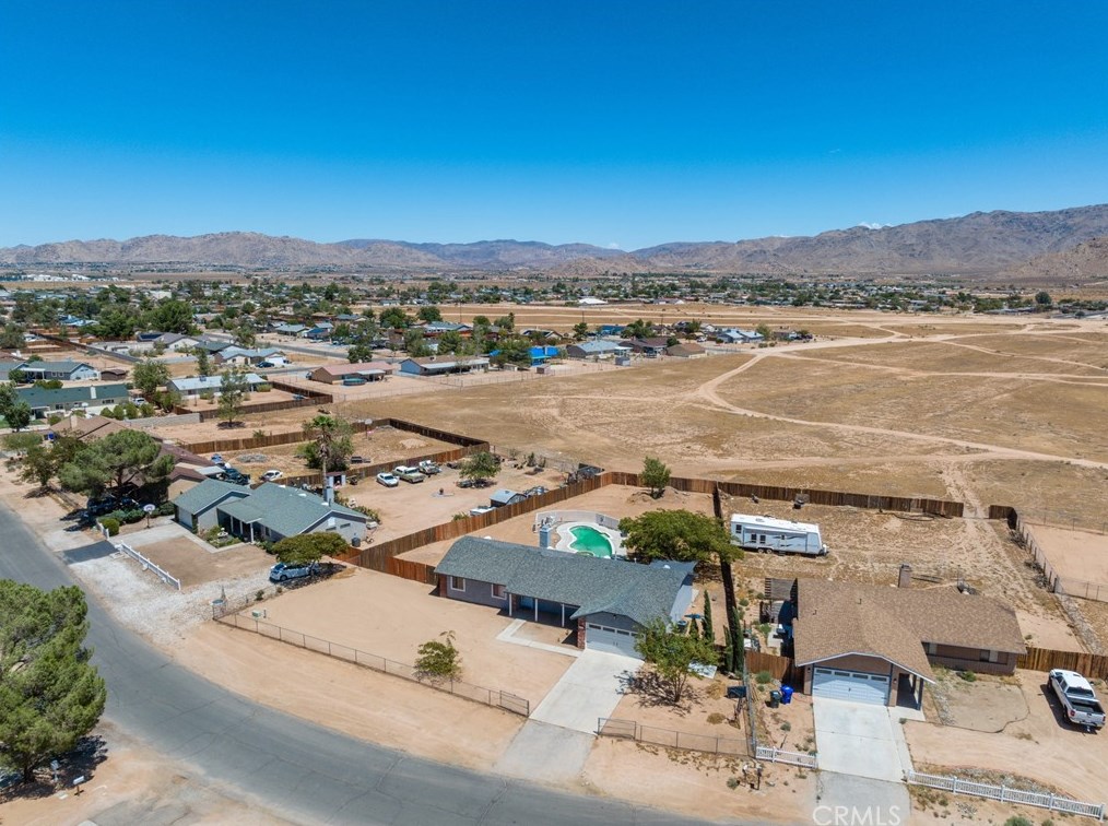 13055 Topock Rd, Apple Valley, CA 92308-6659