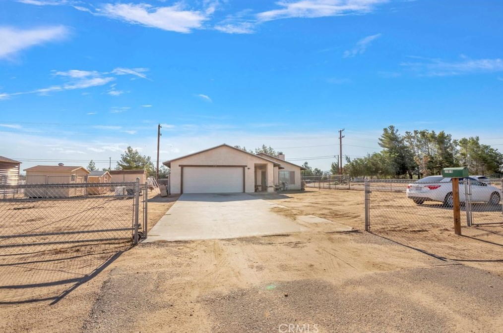 11515 Kiowa Rd, Apple Valley, CA 92308-7714