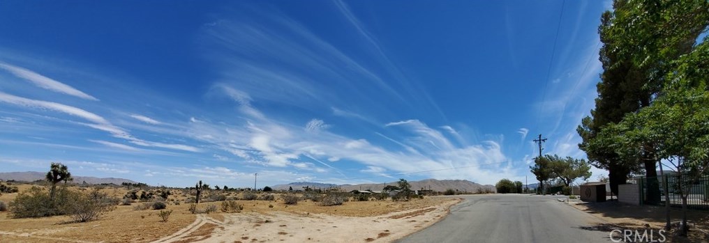 11414 Serra Rd, Apple Valley CA  92308-5925 exterior