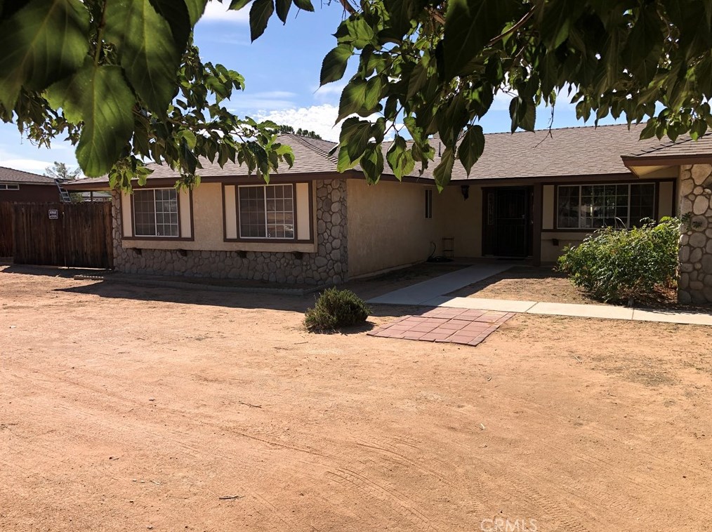 22803 Nalatapa Rd, Apple Valley, CA 92307-1961