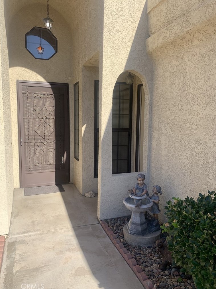 11653 Locust Ln, Apple Valley, CA 92308-8920