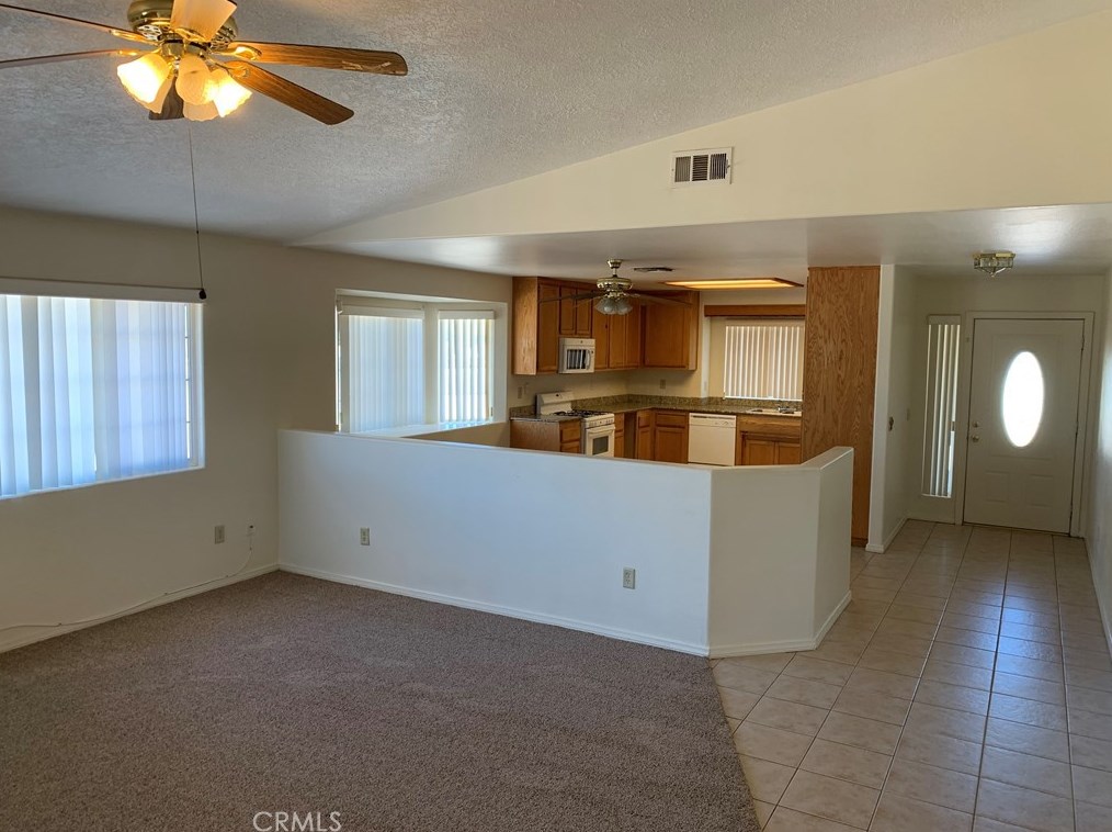 12848 Pawnee Rd, Apple Valley, CA 92308-7237