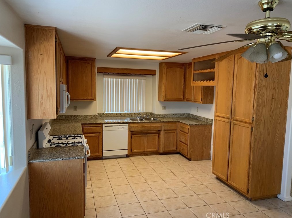 12848 Pawnee Rd, Apple Valley CA  92308-7237 exterior