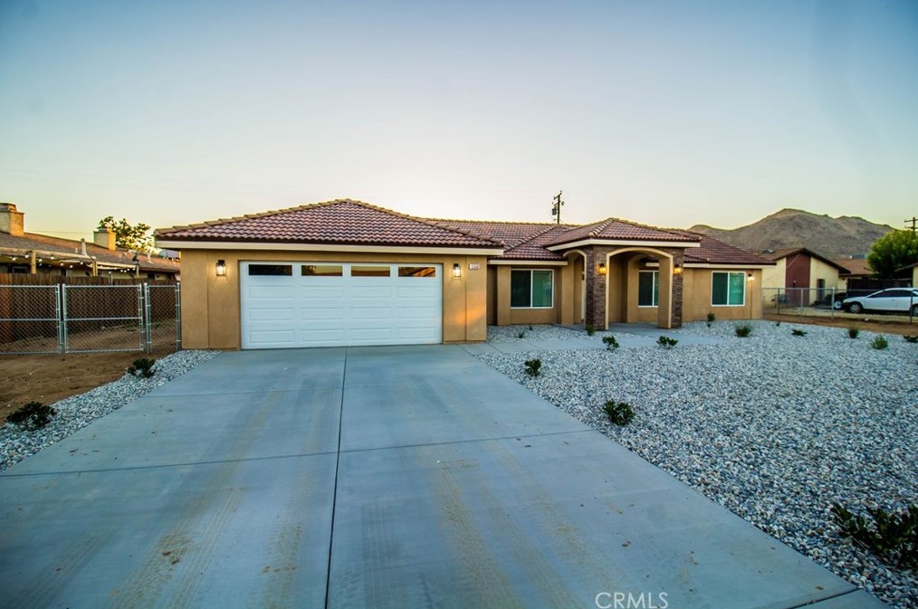 15560 Broken Bow Rd, Apple Valley, CA 92307-2996
