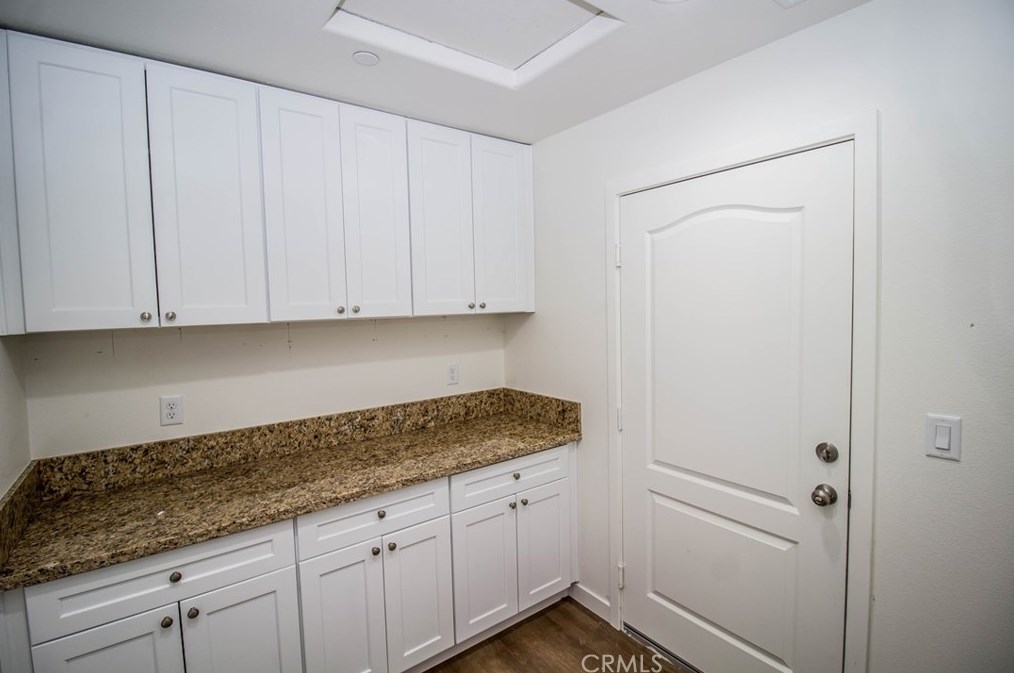 15560 Broken Bow Rd, Apple Valley CA  92307-2996 exterior