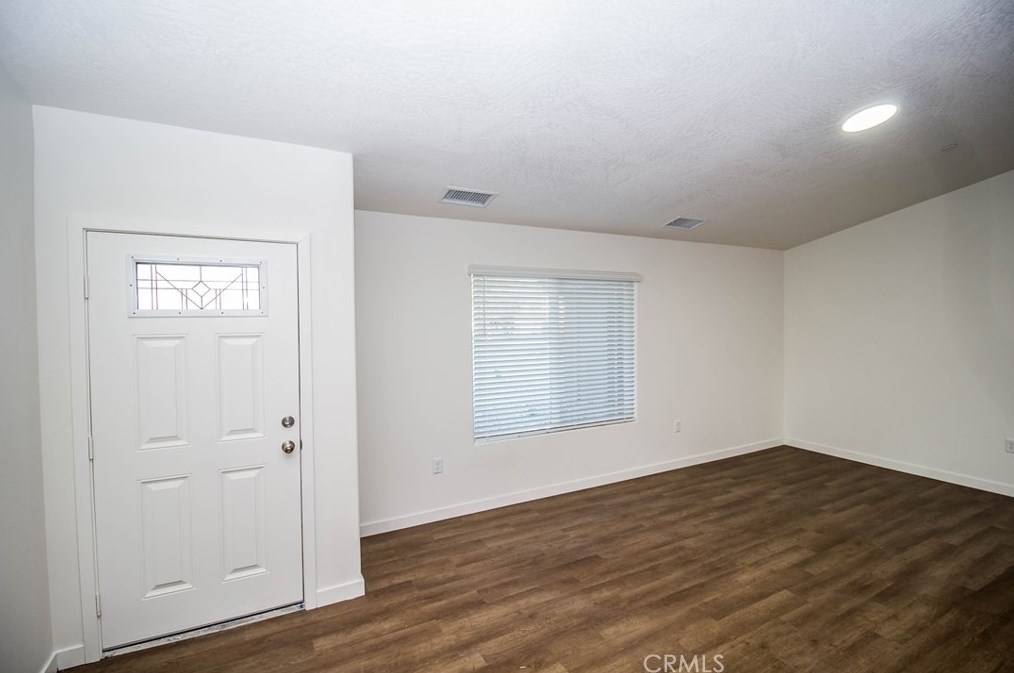 15560 Broken Bow Rd, Apple Valley CA  92307-2996 exterior