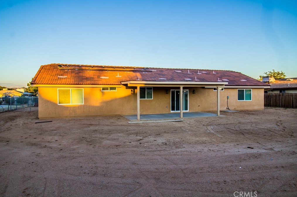 15560 Broken Bow Rd, Apple Valley CA  92307-2996 exterior