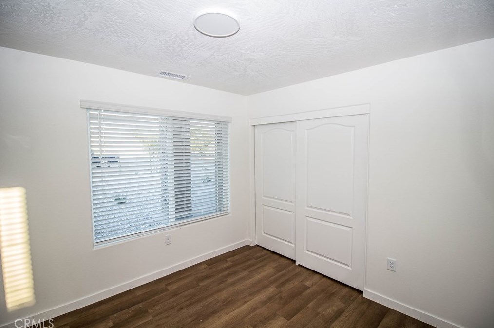 15560 Broken Bow Rd, Apple Valley CA  92307-2996 exterior