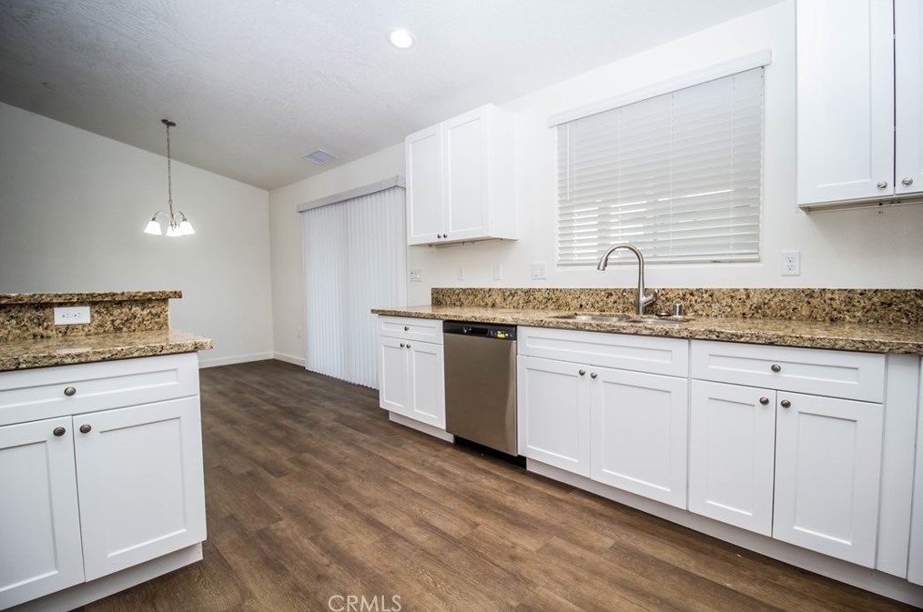 15560 Broken Bow Rd, Apple Valley CA  92307-2996 exterior