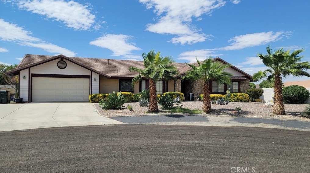 13676 Coachella Rd, Apple Valley, CA 92308-6021