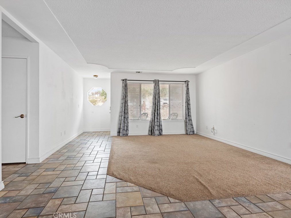 32564 Emerald Rd, Lucerne Valley CA  92356-7635 exterior