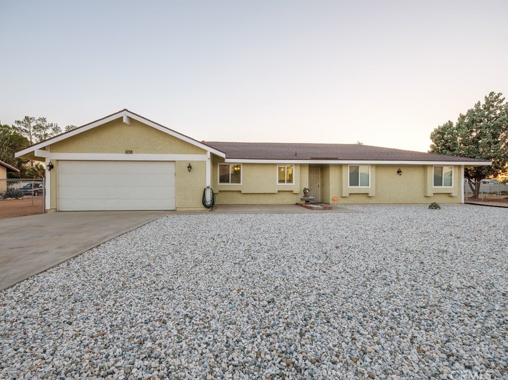 14794 Tonikan Rd, Apple Valley, CA 92307-4042