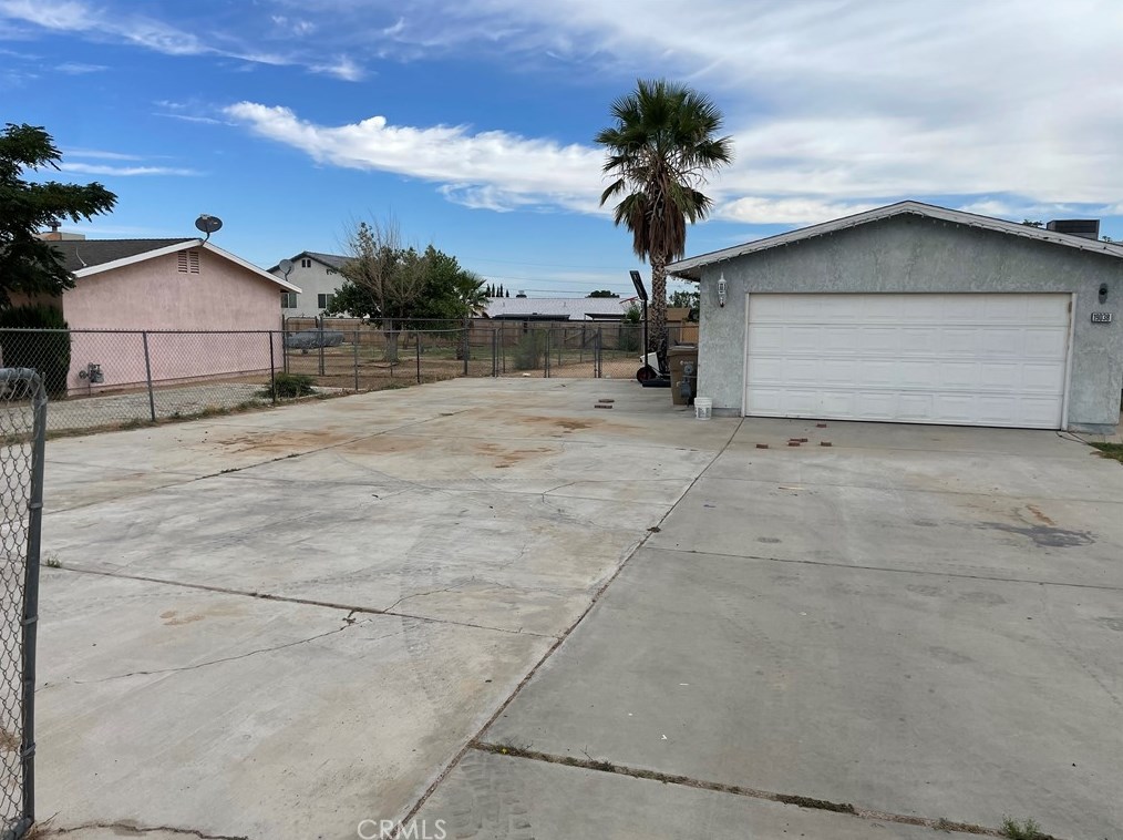 19038 Vine St, Hesperia, CA 92345-5628