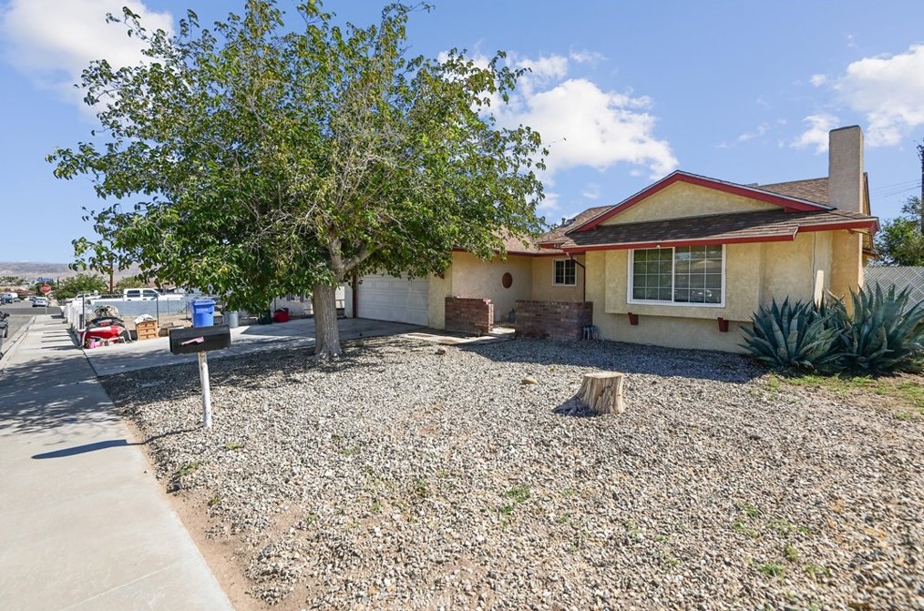 421 Mcbroom Ave, Barstow, CA 92311-5537