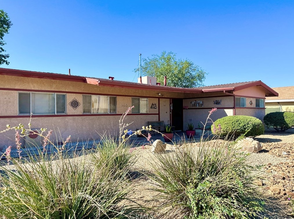 21915 Hurons Ave, Apple Valley, CA 92307-7305