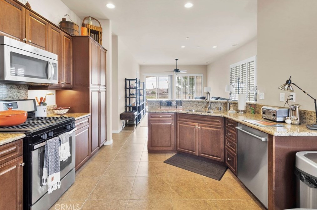 10459 Darby Rd, Apple Valley, CA 92308