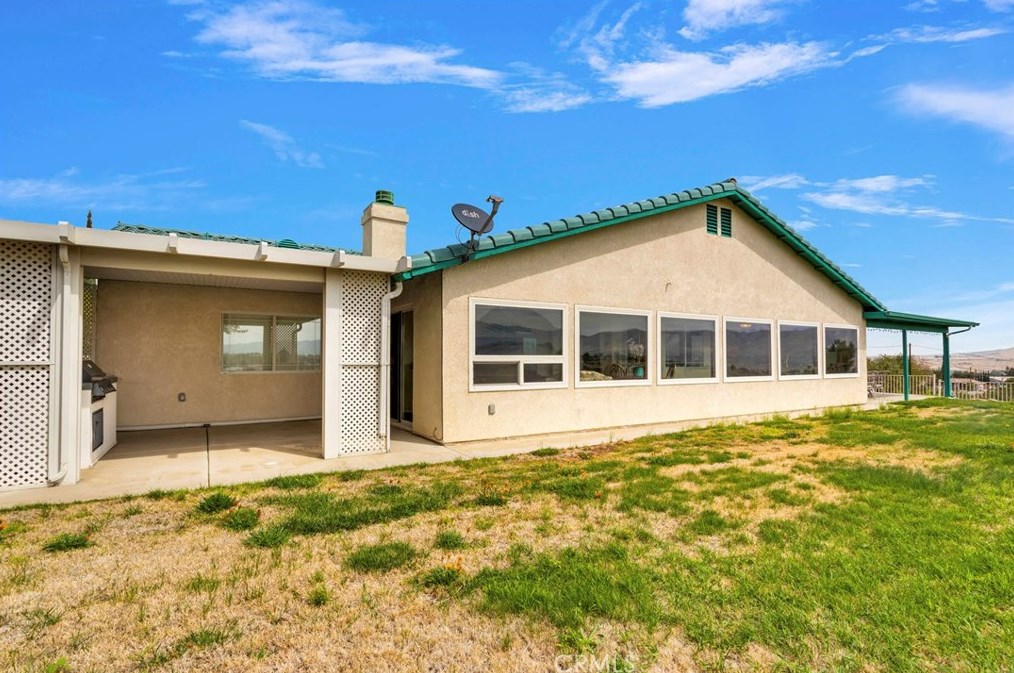 18351 Orange St, Hesperia CA  92345-6632 exterior