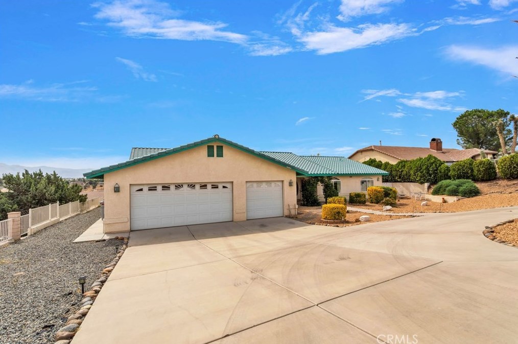 18351 Orange St, Hesperia CA  92345-6632 exterior