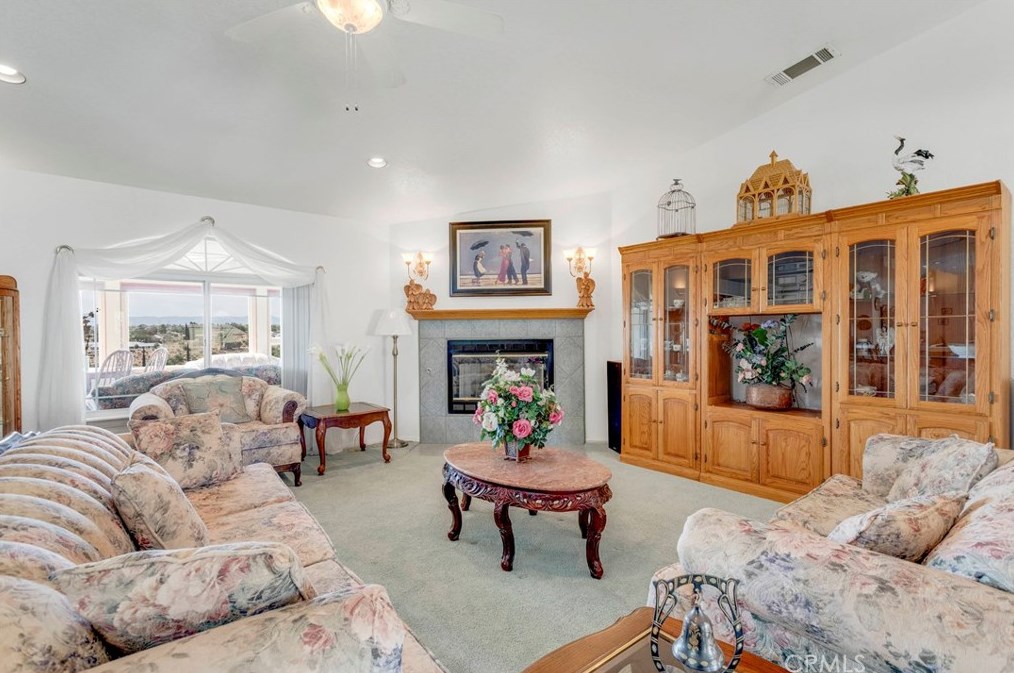 18351 Orange St, Hesperia CA  92345-6632 exterior