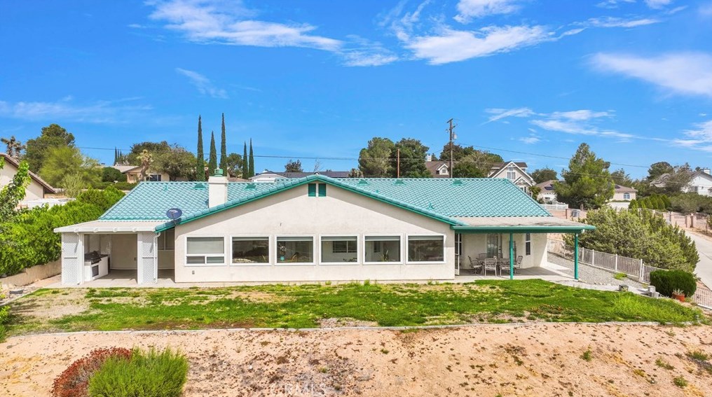 18351 Orange St, Hesperia CA  92345-6632 exterior