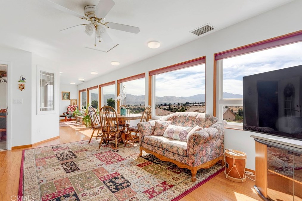 18351 Orange St, Hesperia CA  92345-6632 exterior