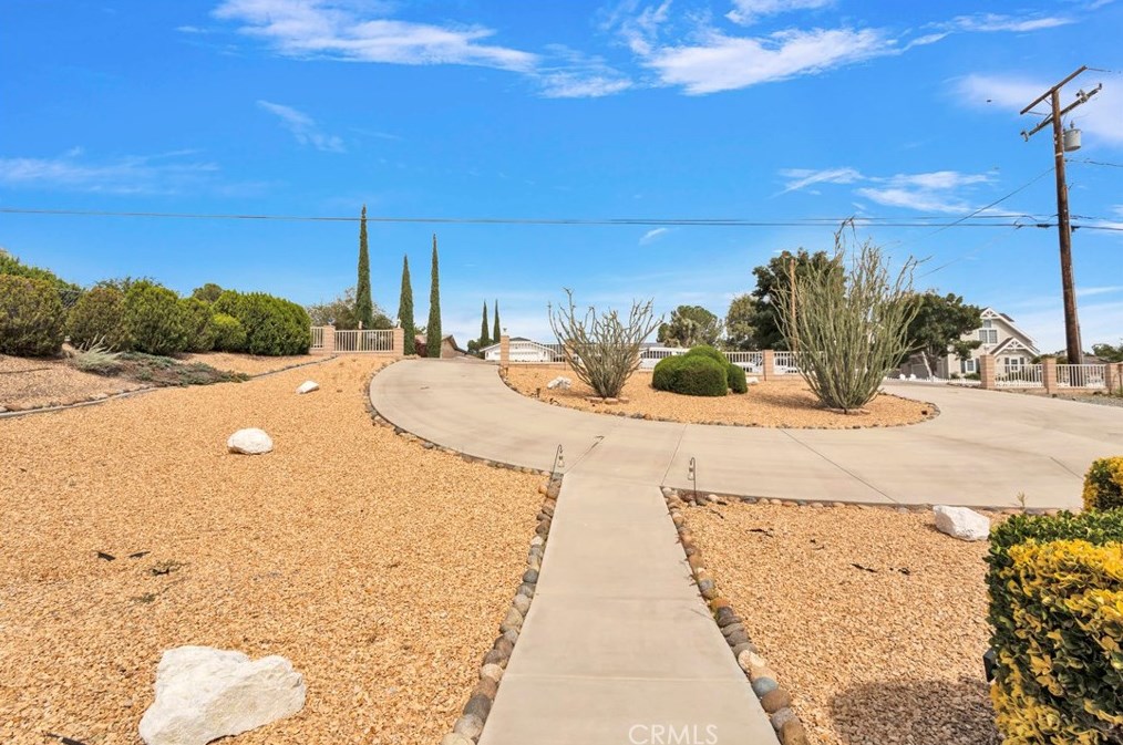 18351 Orange St, Hesperia CA  92345-6632 exterior