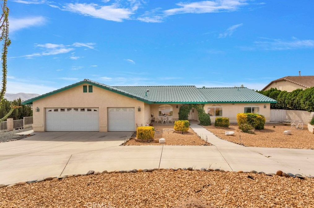 18351 Orange St, Hesperia CA  92345-6632 exterior