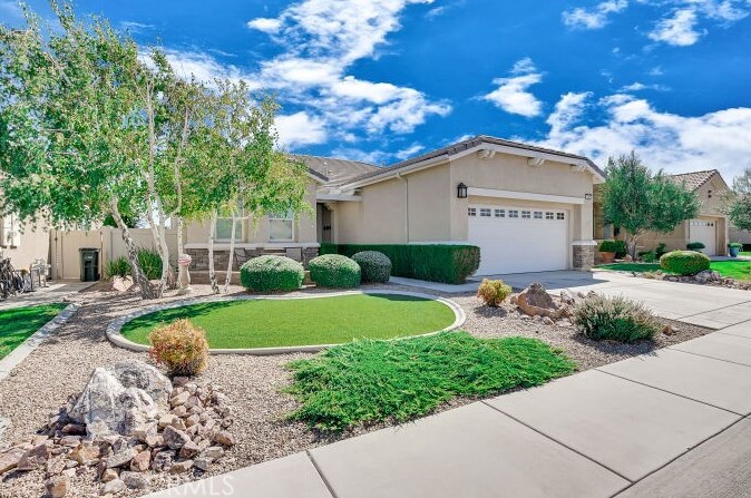 10325 Lakeshore Dr, Apple Valley, CA 92308-3367
