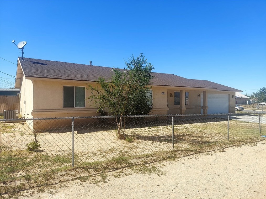 16499 Live Oak St, Hesperia, CA 92345-3135