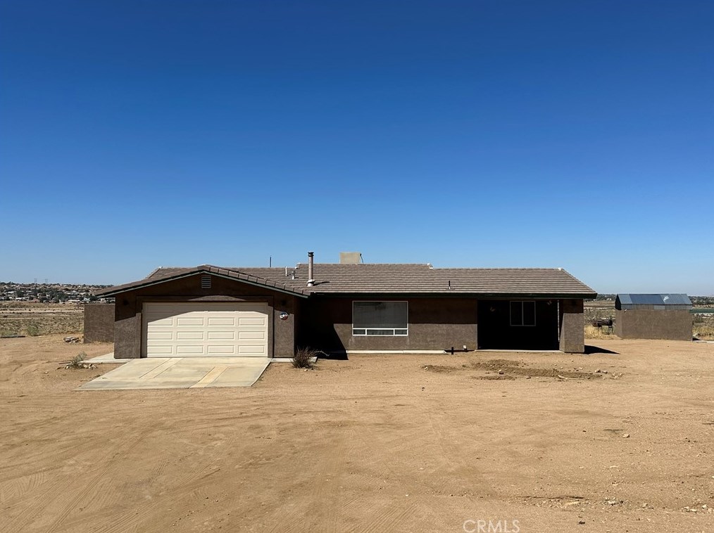 19950 Christian Crest Rd, Apple Valley, CA 92308
