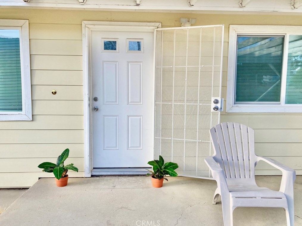 10025 Mountain Rd, Pinon Hills CA  92372-9393 exterior