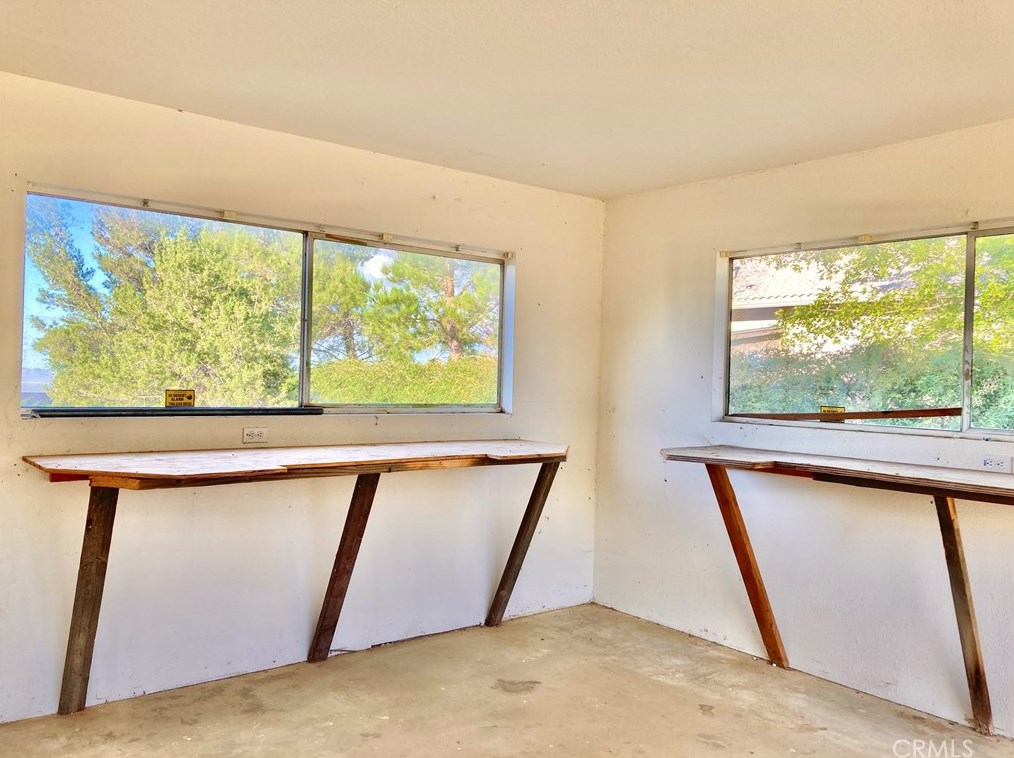 10025 Mountain Rd, Pinon Hills CA  92372-9393 exterior