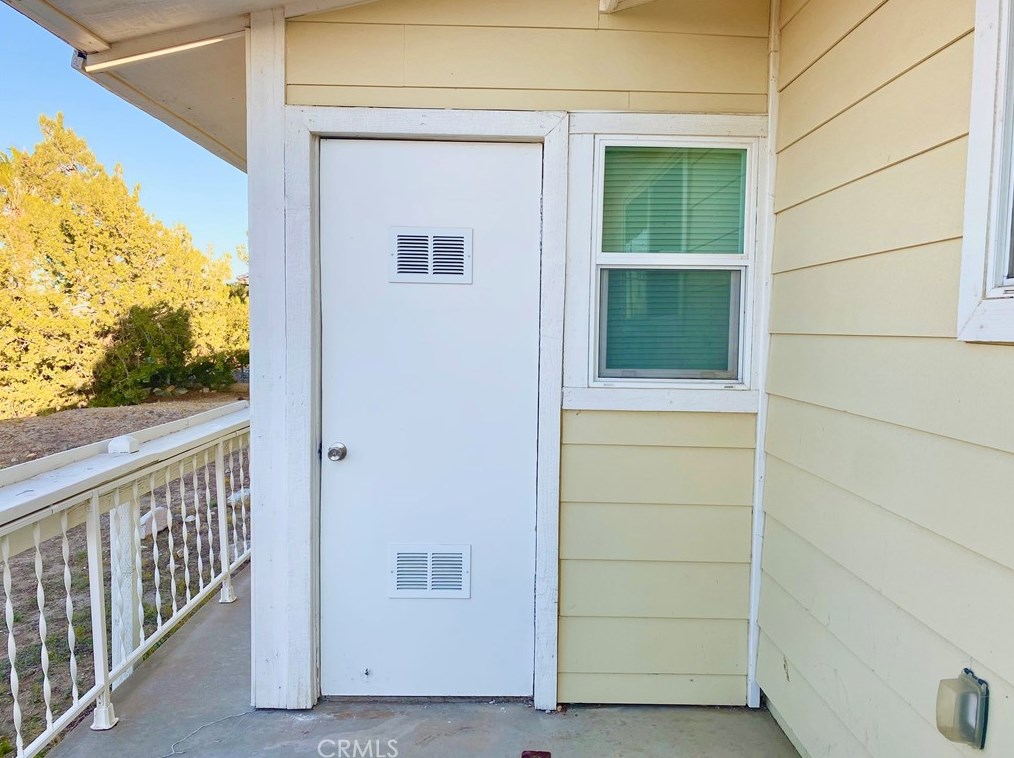 10025 Mountain Rd, Pinon Hills CA  92372-9393 exterior